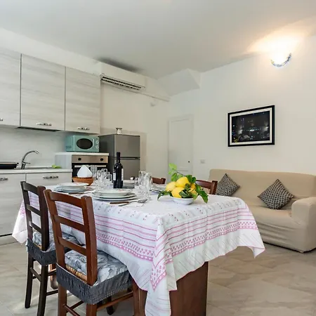 Guesthost - Casa Suentu Apartman