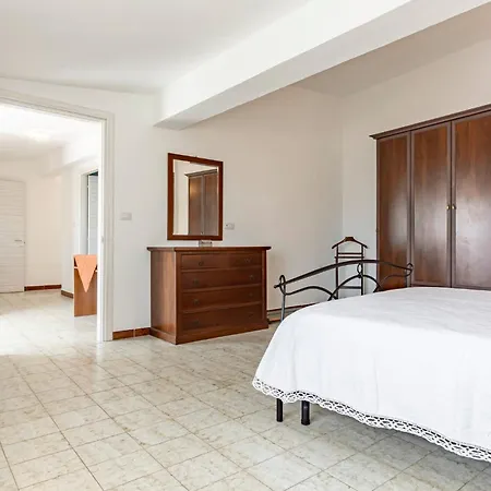 Διαμέρισμα Guesthost - Casa Suentu *